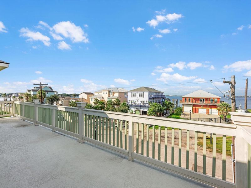 Roof top balcony with beautiful views across the street from the Offatts Bayou! Roof top balcony with beautiful views across the street from the Offatts Bayou!