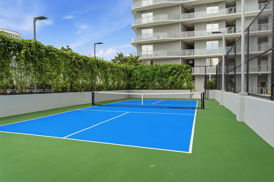 Condo located in Miami, FL showcasing its design and architecture (Image 35).