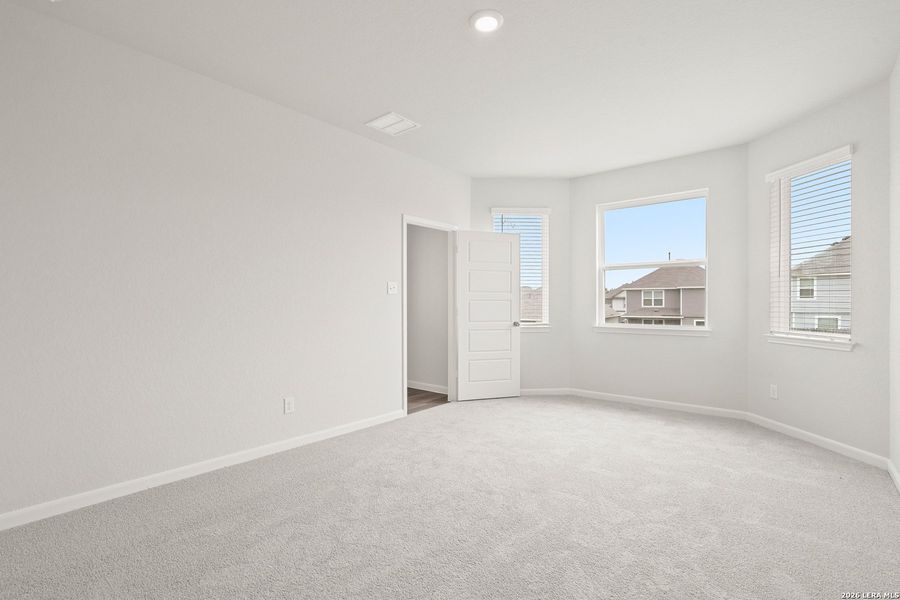 Spacious, unfurnished interior of a new home in Hickory Ridge, Elmendorf (Image 30).