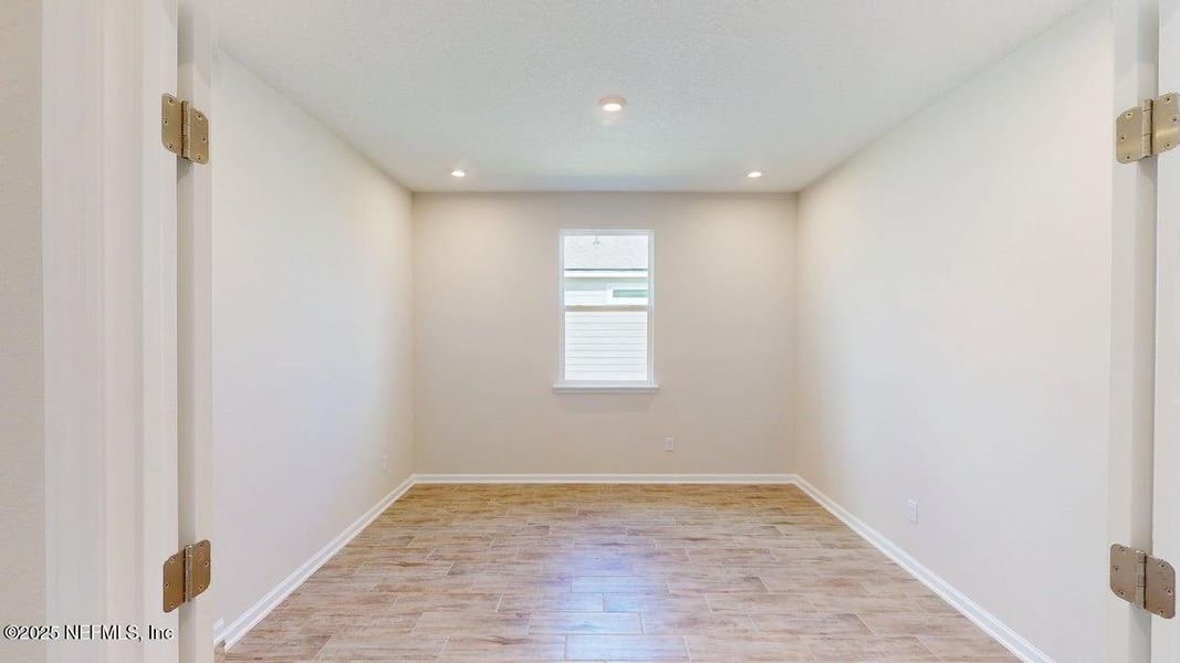 Spacious, unfurnished interior of a new home in Lakes at Bella Lago, Green Cove Springs (Image 9).