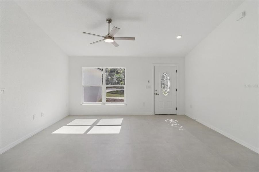 Spacious, unfurnished interior of a new home in , Ocklawaha (Image 25).
