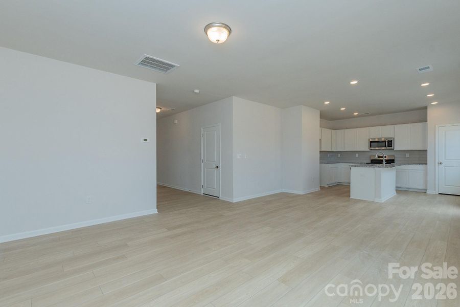 Spacious, unfurnished interior of a new home in Cedar Meadows, Monroe (Image 24).