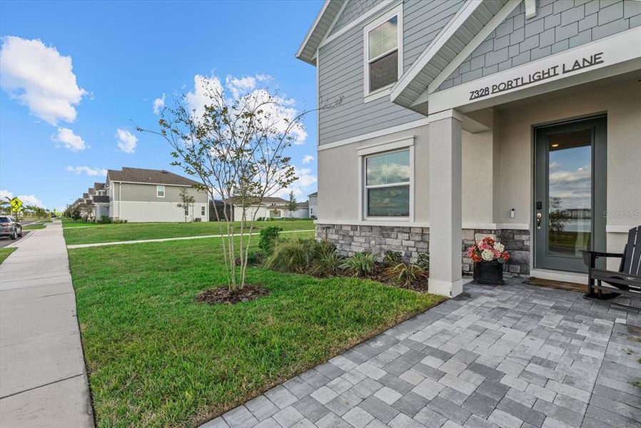 Exterior details and patio area of a home in , Sarasota (Image 4).