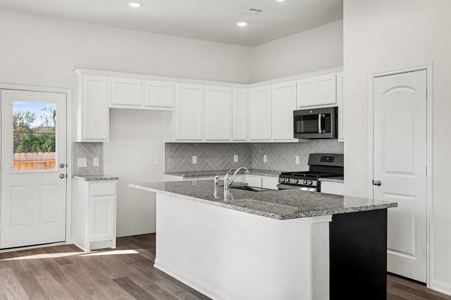 READY NOW!! Fabulous New 1 Story home! This is the Duval plan. Hurry, call and tour this home now! READY NOW!! Fabulous New 1 Story home! This is the Duval plan. Hurry, call and tour this home now!