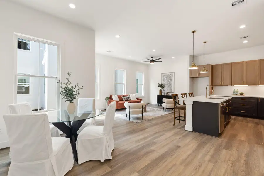 Welcome to 1138 w 16th!