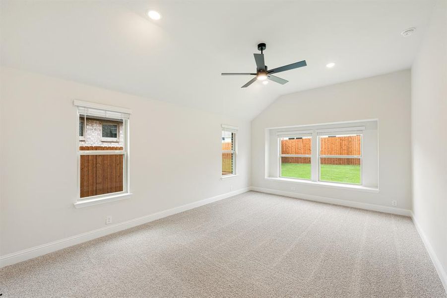 Spacious, unfurnished interior of a new home in Glenwood Meadows, Denton (Image 28).