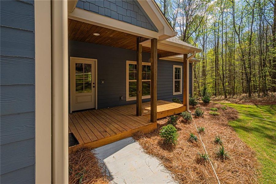 Exterior details and patio area of a home in , Murrayville (Image 34).