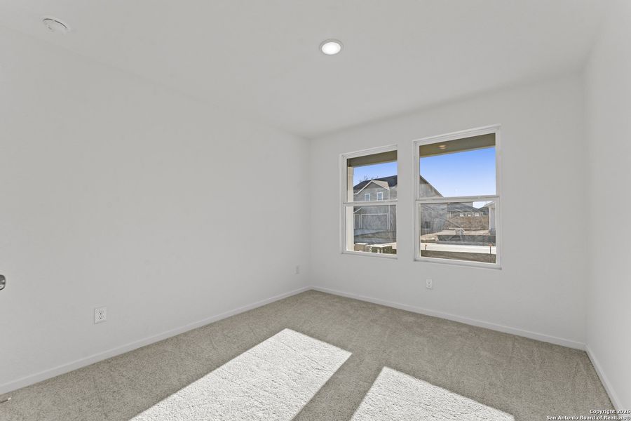 Spacious, unfurnished interior of a new home in Friendship Oaks, Fredericksburg (Image 7).
