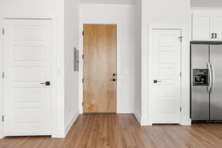 Spacious, unfurnished interior of a new home in East Grove Condominiums, Austin (Image 14).