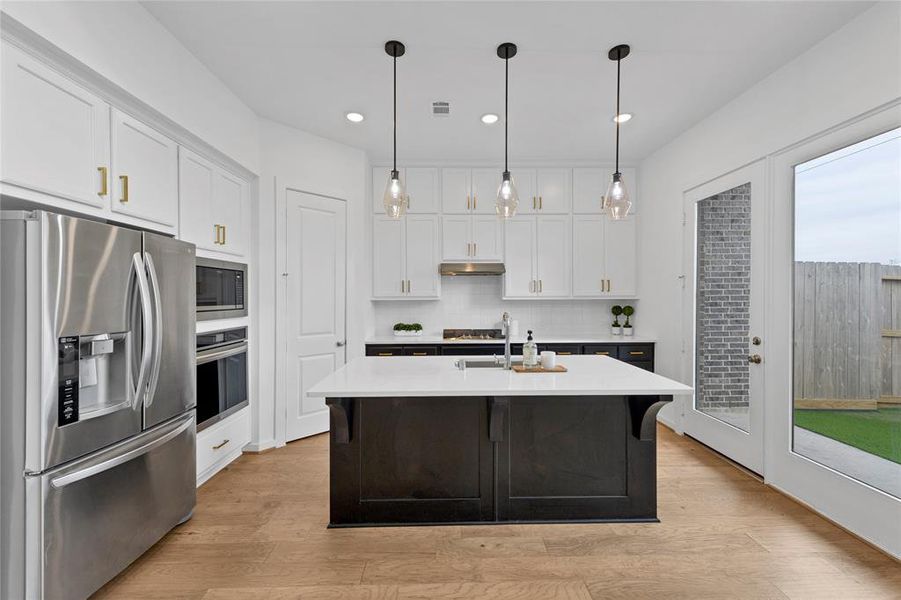 Modern kitchen w/pendant lighting