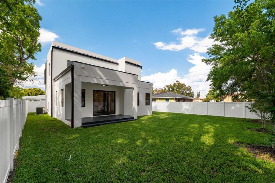 Exterior details and patio area of a home in , Tampa (Image 4).