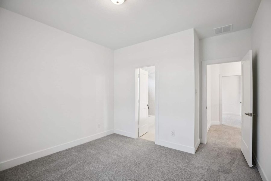 Spacious, unfurnished interior of a new home in The Trails, New Caney (Image 46).