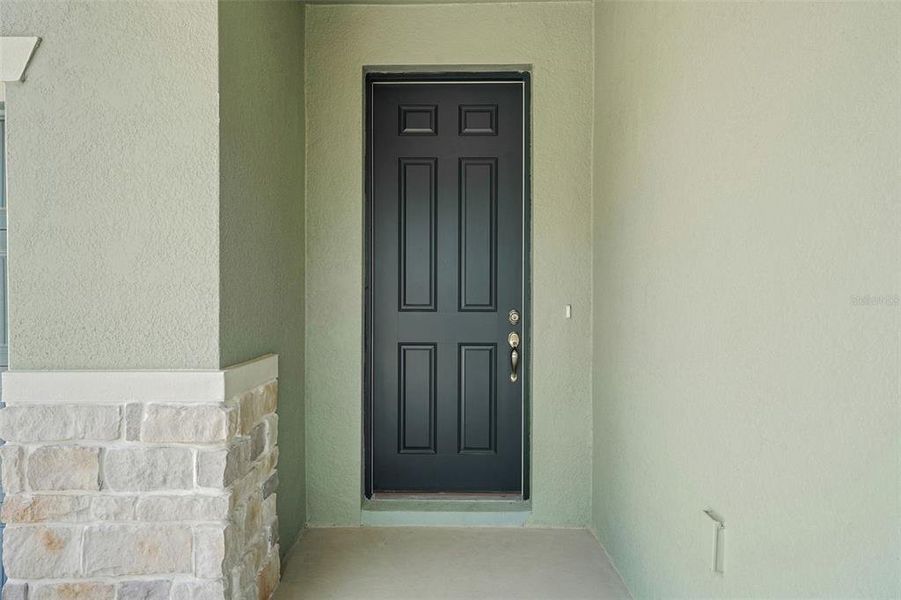 Exterior details and patio area of a home in Tuscan Hills, Dade City (Image 4).