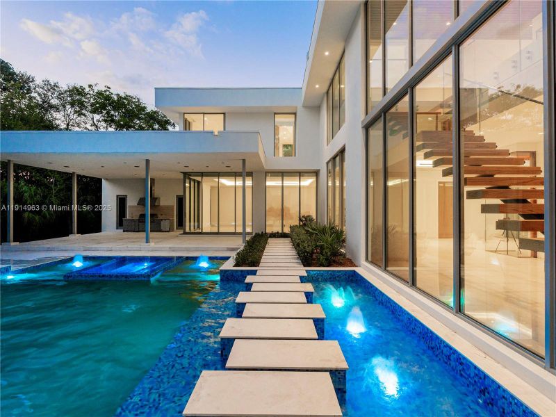 Exterior details and patio area of a home in , Pinecrest (Image 44).