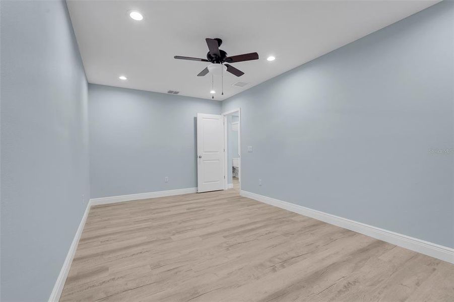 Spacious, unfurnished interior of a new home in , Deltona (Image 31).