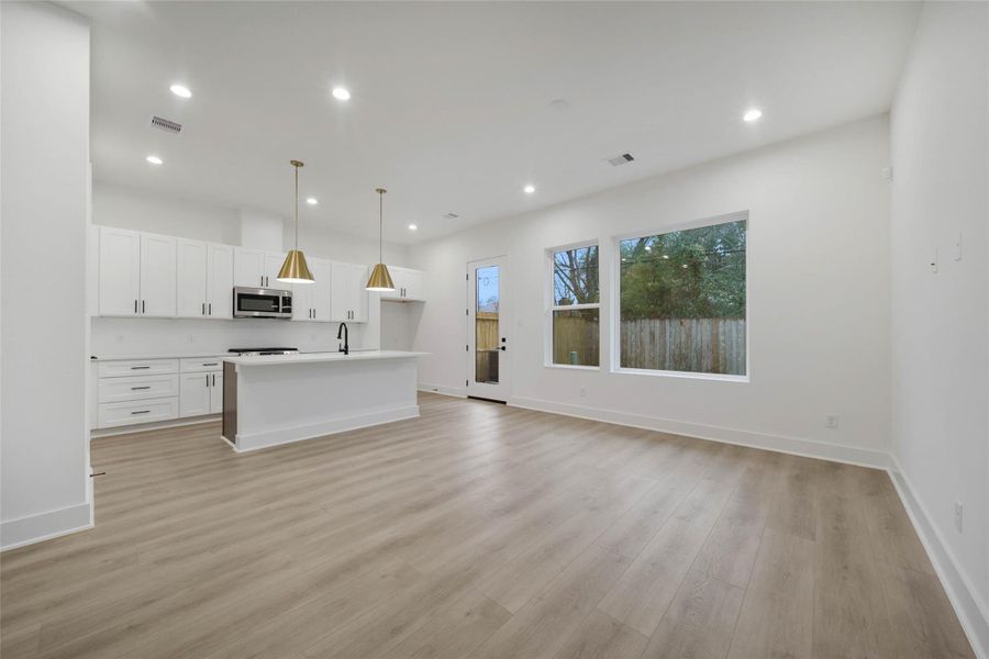 Spacious, unfurnished interior of a new home in , Houston (Image 23).