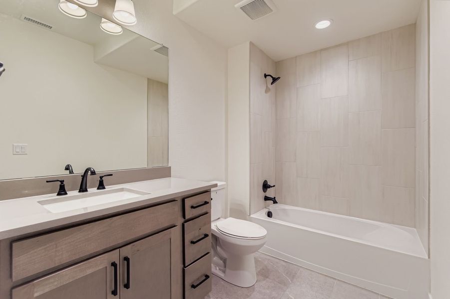 8942 S. Riviera - Full Bathroom