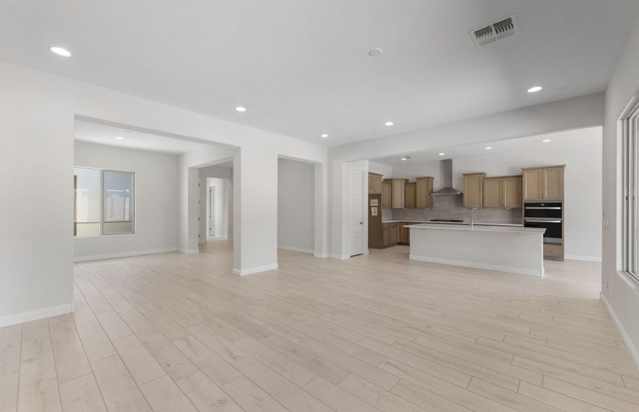 Spacious, unfurnished interior of a new home in Artisan at Asante, Surprise (Image 32).