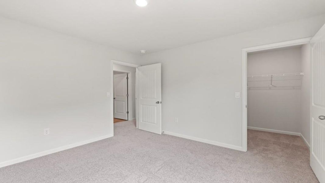 Spacious, unfurnished interior of a new home in Oakleigh Glen, Dallas (Image 25).