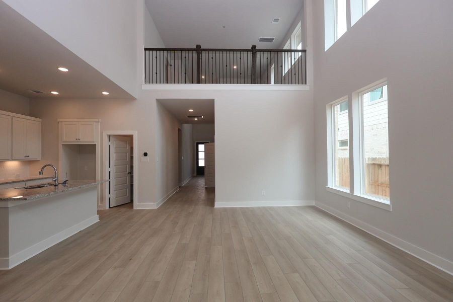 Spacious, unfurnished interior of a new home in Clopton Farms, Montgomery (Image 8).