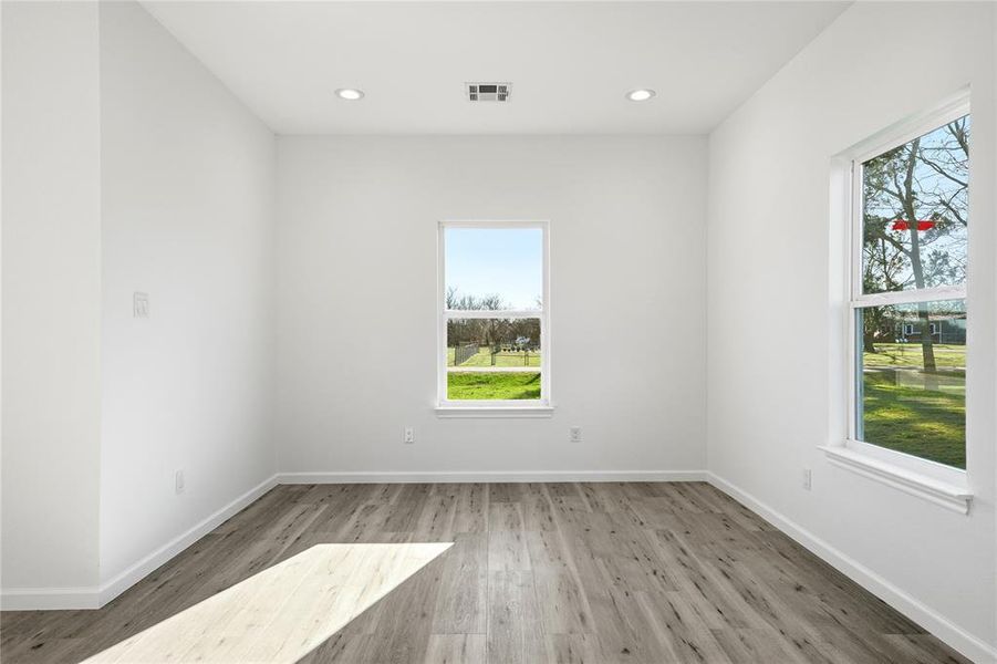 Spacious, unfurnished interior of a new home in , Bremond (Image 13).