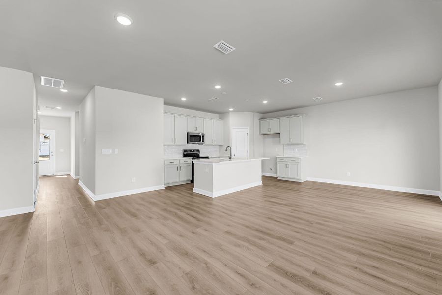 Spacious, unfurnished interior of a new home in , Ravenel (Image 15).