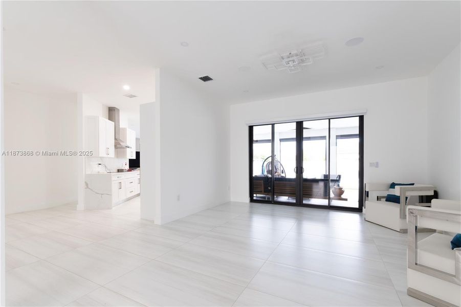 Spacious, unfurnished interior of a new home in , Homestead (Image 17).