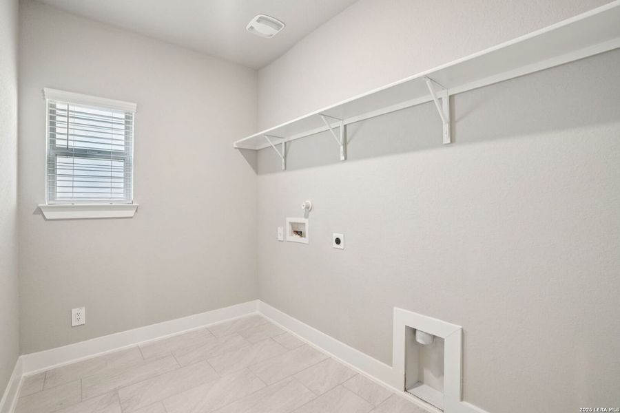 Spacious, unfurnished interior of a new home in Legendary Trails - Premier Series, Cibolo (Image 33).