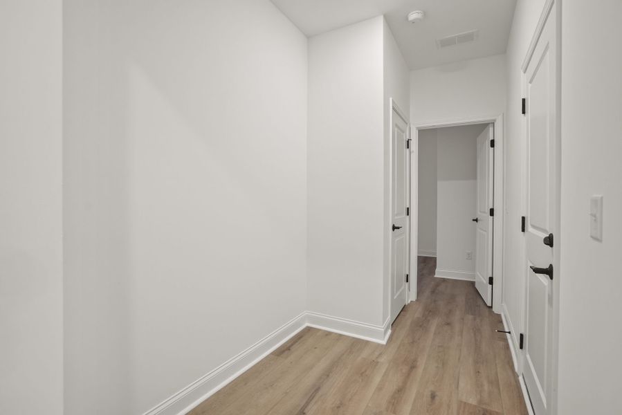 Spacious, unfurnished interior of a new home in Forest Creek, Waxhaw (Image 49).