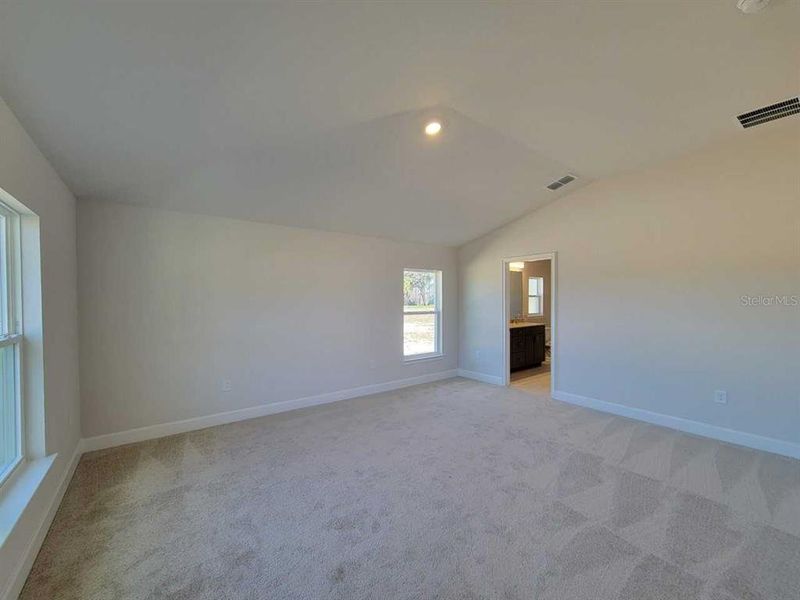 Spacious, unfurnished interior of a new home in Ocala Crossings South, Ocala (Image 16).