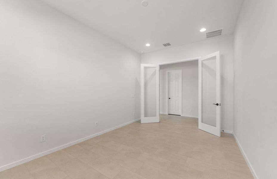 Spacious, unfurnished interior of a new home in Soleo, San Tan Valley (Image 24).