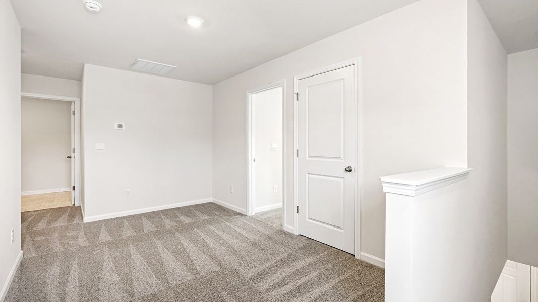 Spacious, unfurnished interior of a new home in Grand Oaks, Columbia (Image 19).