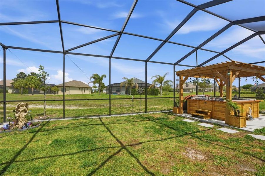 Exterior details and patio area of a home in , Weeki Wachee (Image 35).