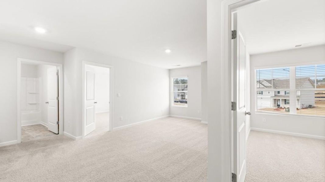 Spacious, unfurnished interior of a new home in Thompson Ridge, Dallas (Image 16).