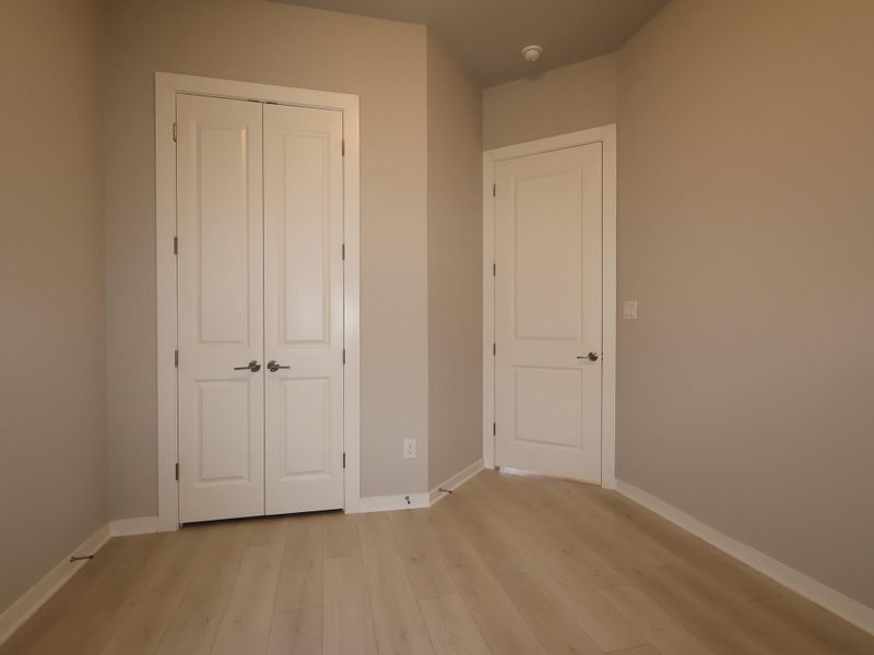Spacious, unfurnished interior of a new home in Heritage, Dripping Springs (Image 8).
