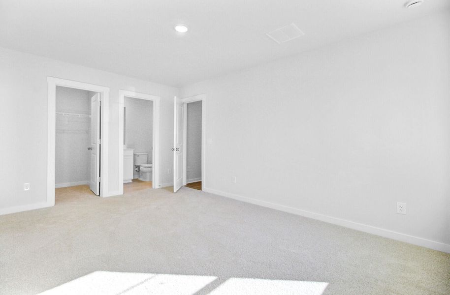 Spacious, unfurnished interior of a new home in Indigo Grove Townhomes, Johns Island (Image 34).