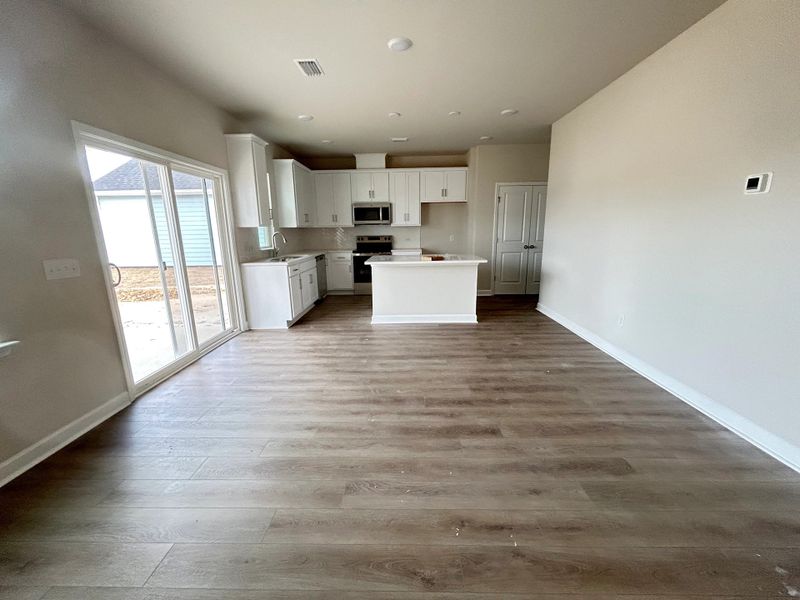 Spacious, unfurnished interior of a new home in Tea Farm, Ravenel (Image 9).