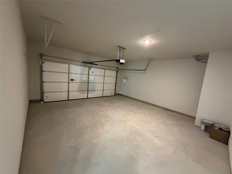 Spacious, unfurnished interior of a new home in Lariat, Liberty Hill (Image 24).