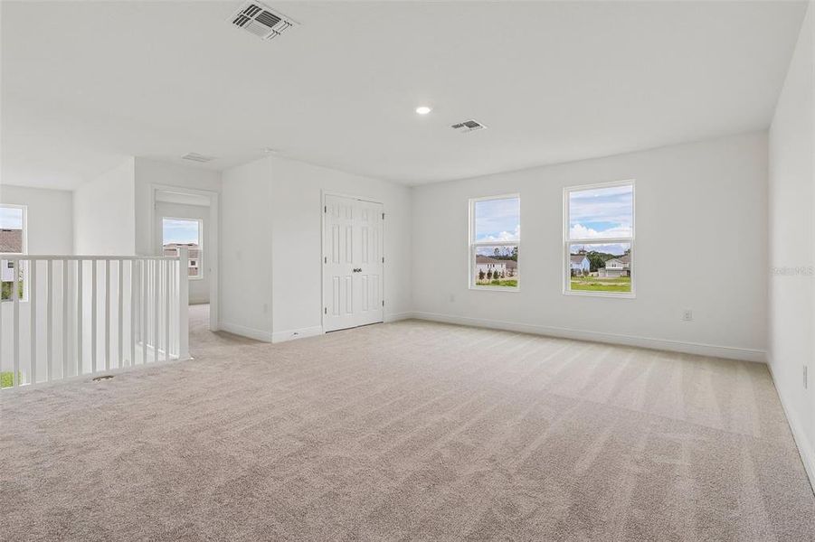 Spacious, unfurnished interior of a new home in , Mount Dora (Image 17).