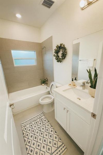 Furnished interior view inside a new home in , Deland (Image 11).