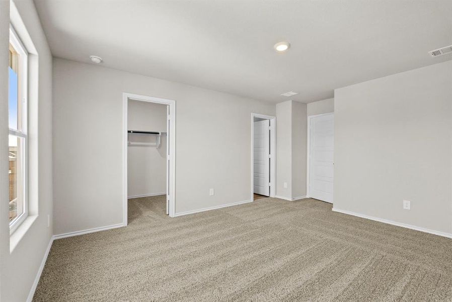 Spacious, unfurnished interior of a new home in Orchard Village, Fort Worth (Image 24).