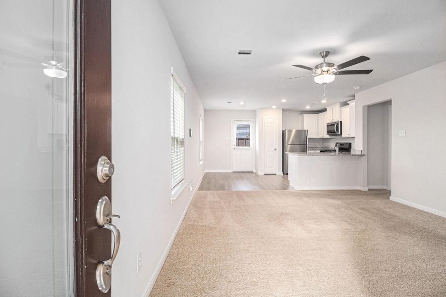 Spacious, unfurnished interior of a new home in Park Vista at El Tesoro, Houston (Image 13).