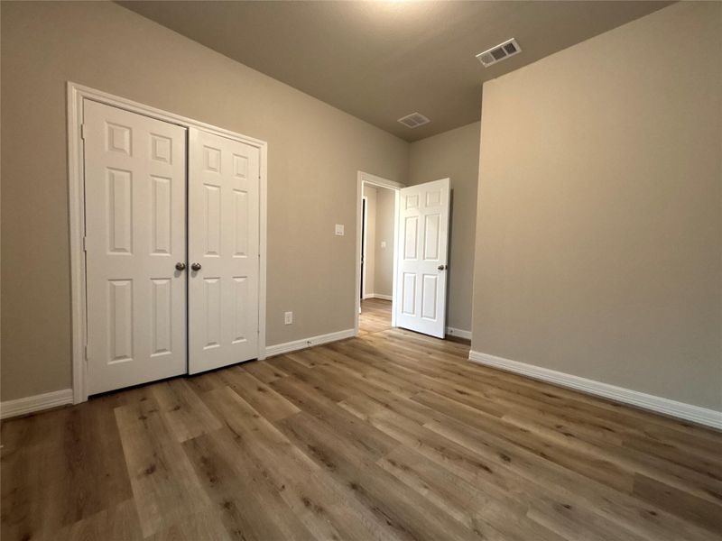 Spacious, unfurnished interior of a new home in Sunterra, Katy (Image 28).