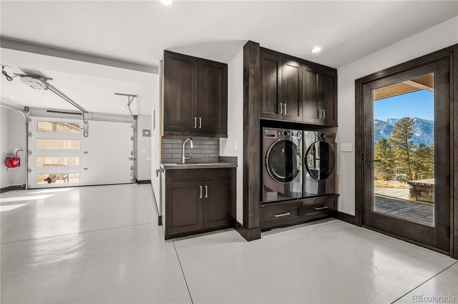 1-car attached lower-level garage with mudroom/laundry 1-car attached lower-level garage with mudroom/laundry