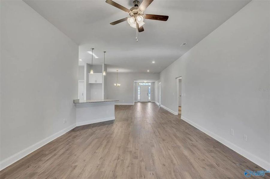 Spacious, unfurnished interior of a new home in Kirkland Farms, Alachua (Image 12).