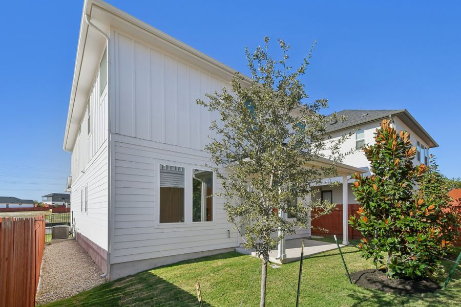 Exterior details and patio area of a home in Foxfield, Austin (Image 3).