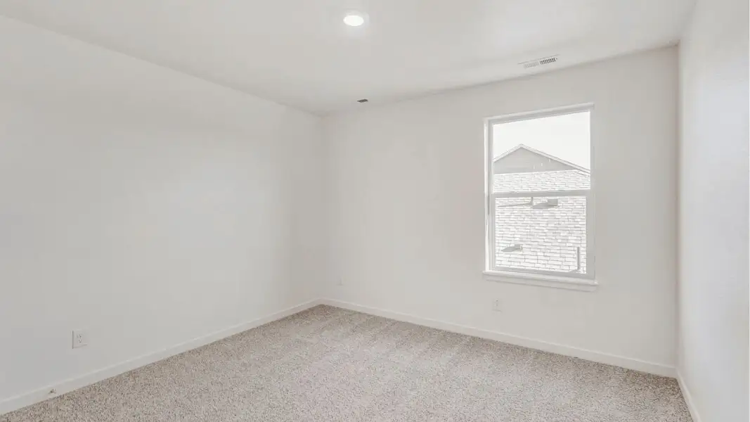 Representative unfurnished interior of a home built from the Elm by D.R. Horton in Granary, Johnstown (Image 16).