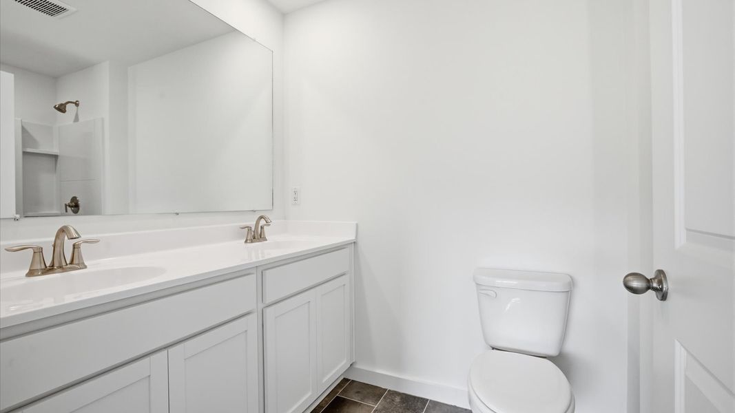 Furnished interior view inside a new home in Emory Creek, Harriman (Image 10).