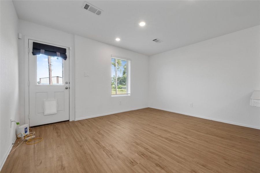 Spacious, unfurnished interior of a new home in Santa Fe, Cleveland (Image 14). Spacious, unfurnished interior of a new home in Santa Fe, Cleveland (Image 14).