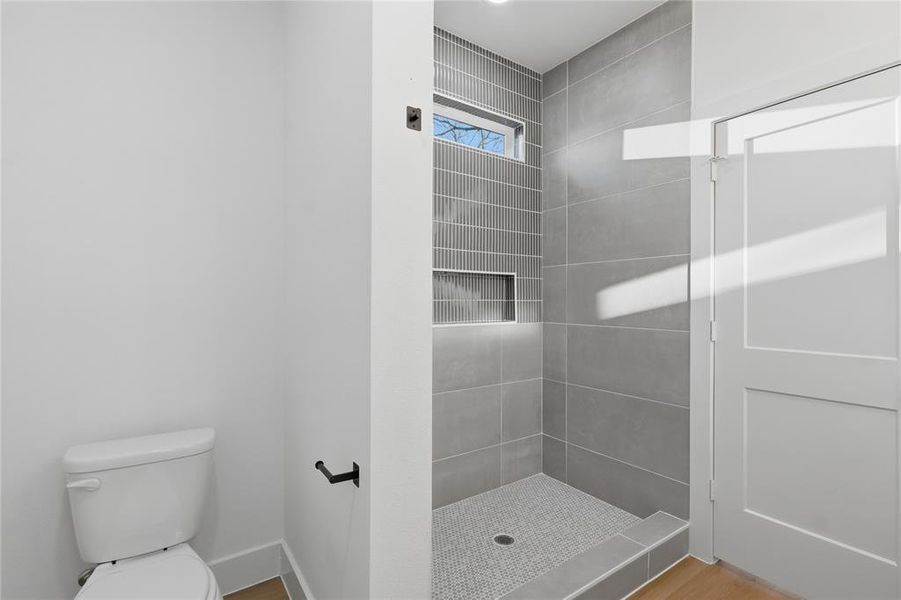 Furnished interior view inside a new home in , Dallas (Image 6).